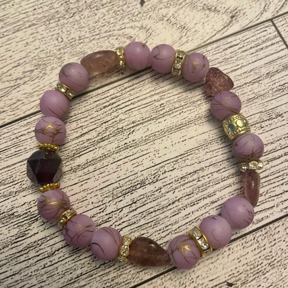 Set of 2 Purple Amethyst and Gold toned Stretch Beaded gemstone bracelets - Picture 6 of 6